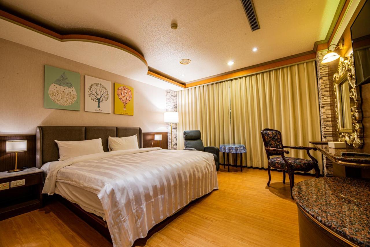 Wenpin Hotel - Pier 2 Kaohsziung Kültér fotó